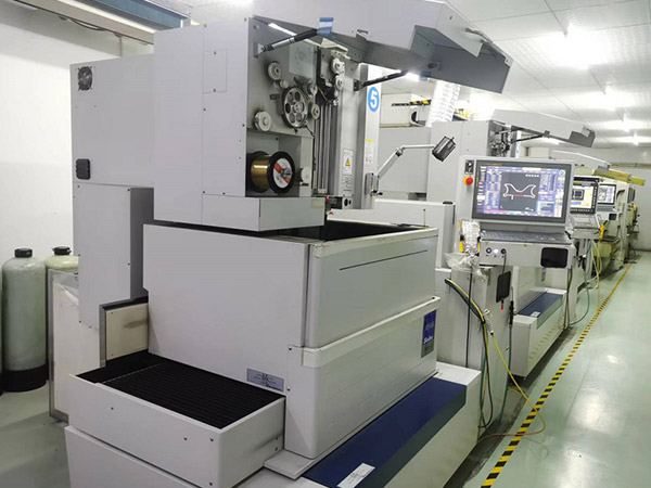 Wire cutting machine
