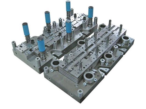 What are the major processes of hardware molds?
